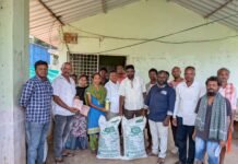 రైతులకు పెదవలస రైతు సేవా కేంద్రంలో విత్తనాల పంపిణీ