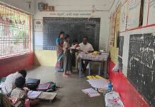 పాఠశాలలను ఆకస్మికంగా తనిఖీ