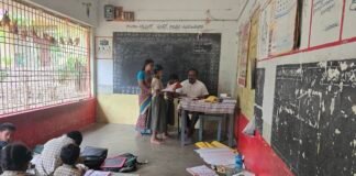 పాఠశాలలను ఆకస్మికంగా తనిఖీ