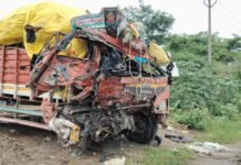 టూరిస్ట్ బస్సు, డీసీఎం ఢీ.. ఒకరి మృతి