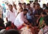 చిన్నారి వైదికకి నివాళులర్పించిన కాంగ్రెస్ నాయకులు