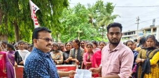 విద్యార్థుల సమస్యలు వెంటనే పరిష్కరించాలి