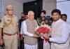 విశాఖకు చేరుకున్న గవర్నర్ అబ్దుల్ నజీర్కు ఘన స్వాగతం పలికిన జిల్లా కలెక్టర్ ఎం. అభిషిక్త్ కిషోర్