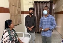 అనారోగ్యంతో చికిత్స పొందుతున్న అంగన్వాడీ టీచర్కు పరామర్శ