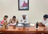 సుజాతనగర్ క్యాంపు కార్యాలయంలో నిర్వహించిన ఈనాడు ‘డయల్ యువర్ ఎమ్మెల్యే’ కార్యక్రమంలో ప్రజల నుంచి ఫోన్ ద్వారా వినతులు స్వీకరిస్తున్న ఎమ్మెల్యే పంచకర్ల రమేష్ బాబు.