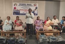 115 మంది విద్యార్థులకు ఉచితంగా పాఠశాల బ్యాగుల పంపిణీ