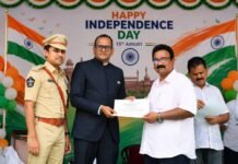 స్వాతంత్ర్య వేడుకల్లో కాకినాడ కార్పొరేషన్ అధికారులకు ప్రశంసా పత్రాలు