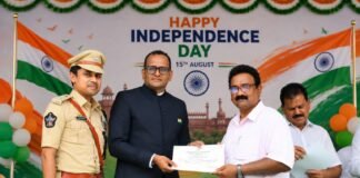 స్వాతంత్ర్య వేడుకల్లో కాకినాడ కార్పొరేషన్ అధికారులకు ప్రశంసా పత్రాలు
