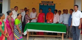 లబ్ధిదారులకు స్మార్ట్ రేషన్ కార్డుల పంపిణీ