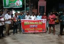 గిరిజన యువతి హత్యకు నిరసనగా కొవ్వొత్తులతో ప్రదర్శన