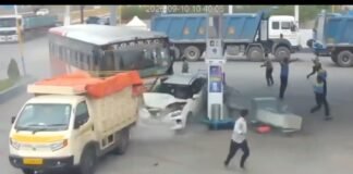 పెట్రోల్ పంప్ లోకి దూసుకొచ్చిన ఆర్టీసీ బస్సు