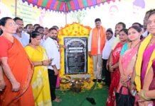బాపట్లలో నూతన సీసీ రోడ్లకు శంకుస్థాపన