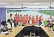 18 ఏళ్లు నిండిన ప్రతి ఒక్కరికీ ఓటు హక్కు కల్పించాలి