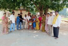 గాంధీజీ ఆశయాలను ఆచరించాలి