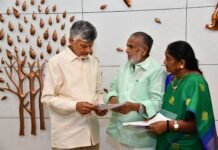 సీఎంను కలిసిన పిల్లి దంపతులు.. నియోజకవర్గ సమస్యలపై వినతి