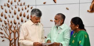 సీఎంను కలిసిన పిల్లి దంపతులు.. నియోజకవర్గ సమస్యలపై వినతి