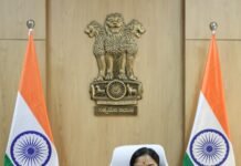 తుఫాను హెచ్చరిక.. 24 గంటల కంట్రోల్ రూమ్లు ఏర్పాటు చేయాలి