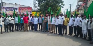 వరి పంటలకు సాగునీటిని అందించాలి