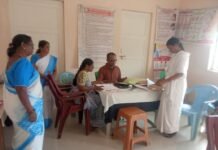 పల్లె దవాఖానాలో రికార్డుల తనిఖీ సిబ్బందికి హెచ్చరిక