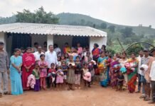 గున్నమామిడి వీధిలో 60 మందికి దుస్తుల పంపిణీ