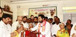 మధుసూదనాచారి జన్మదినం సందర్భంగా వృద్ధాశ్రమంలో సేవా కార్యక్రమాలు