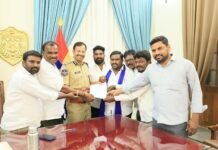 సీపీ సజ్జనార్ ను కలిసిన దళిత సంక్షేమ సమితి ప్రతినిధులు