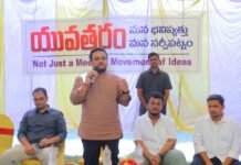 యువత గల్లీ గొడవలు వదిలి రాజకీయాల్లోకి రావాలి