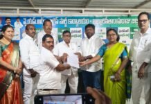 జీకే వీధి వైసీపీ జడ్పీటీసీ అభ్యర్థిగా కంకిపాటి గిరిప్రసాద్కు బీ-ఫామ్