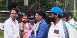 ప్రచార బరిలో ప్రత్యర్థులు.. పలకరింపుల్లో ఆత్మీయులు!