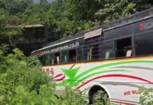 ఘాట్ రోడ్డులో తప్పిన పెను ప్రమాదం