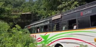 ఘాట్ రోడ్డులో తప్పిన పెను ప్రమాదం